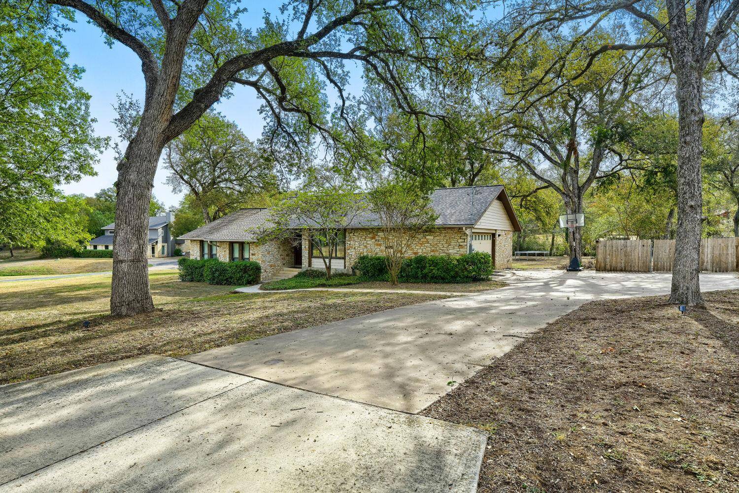 118 Phalarope DR, Buda, TX 78610