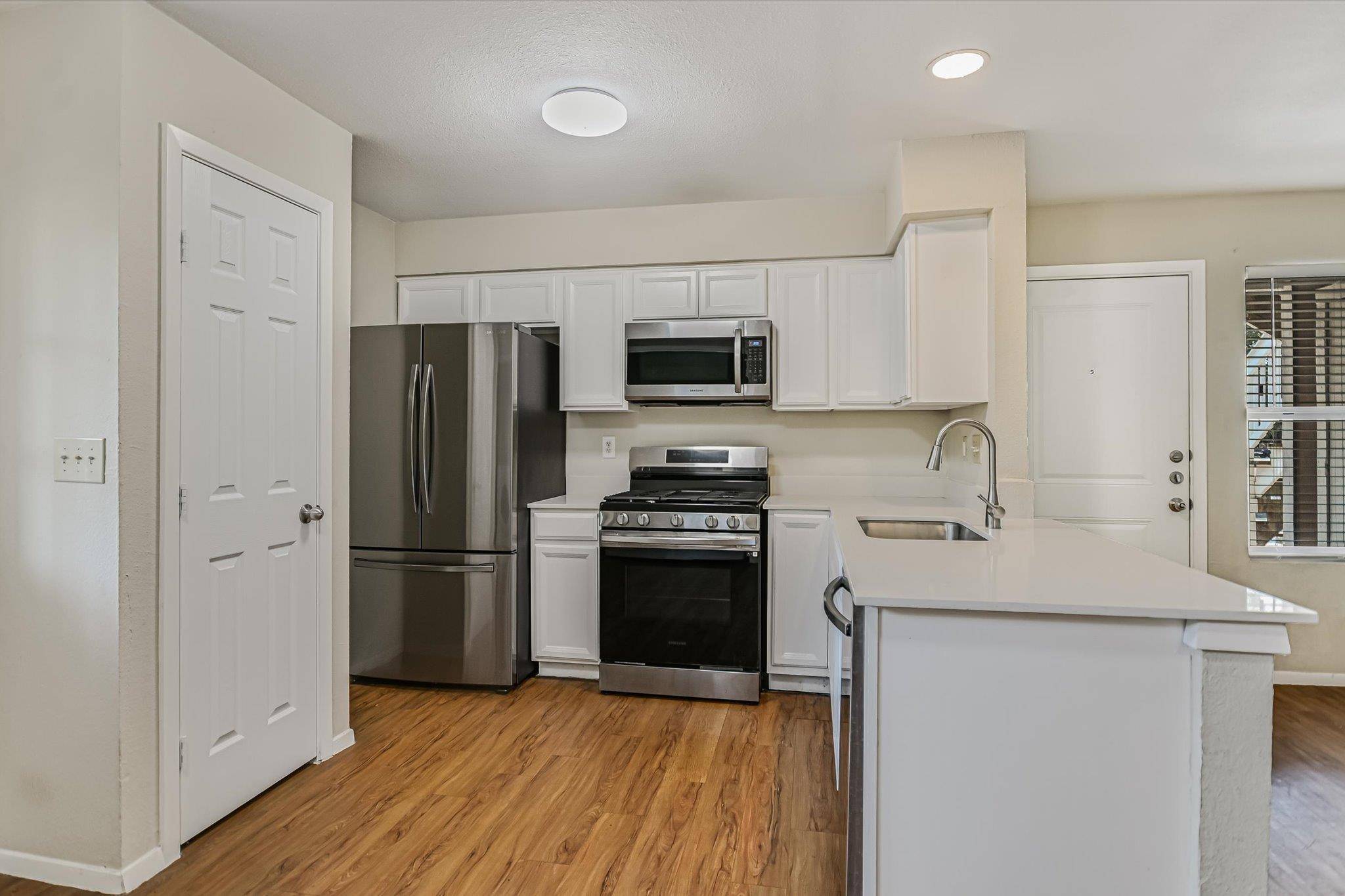 301 Algerita DR #B, Georgetown, TX 78628