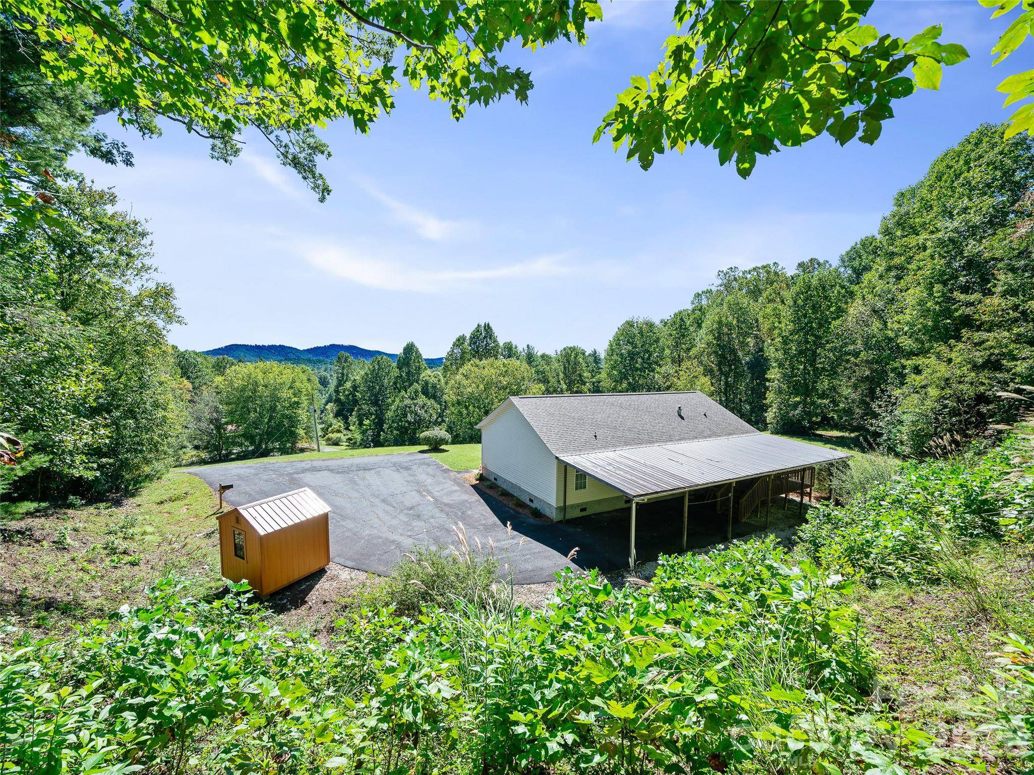 456 Tempie Mountain RD, Spruce Pine, NC 28777
