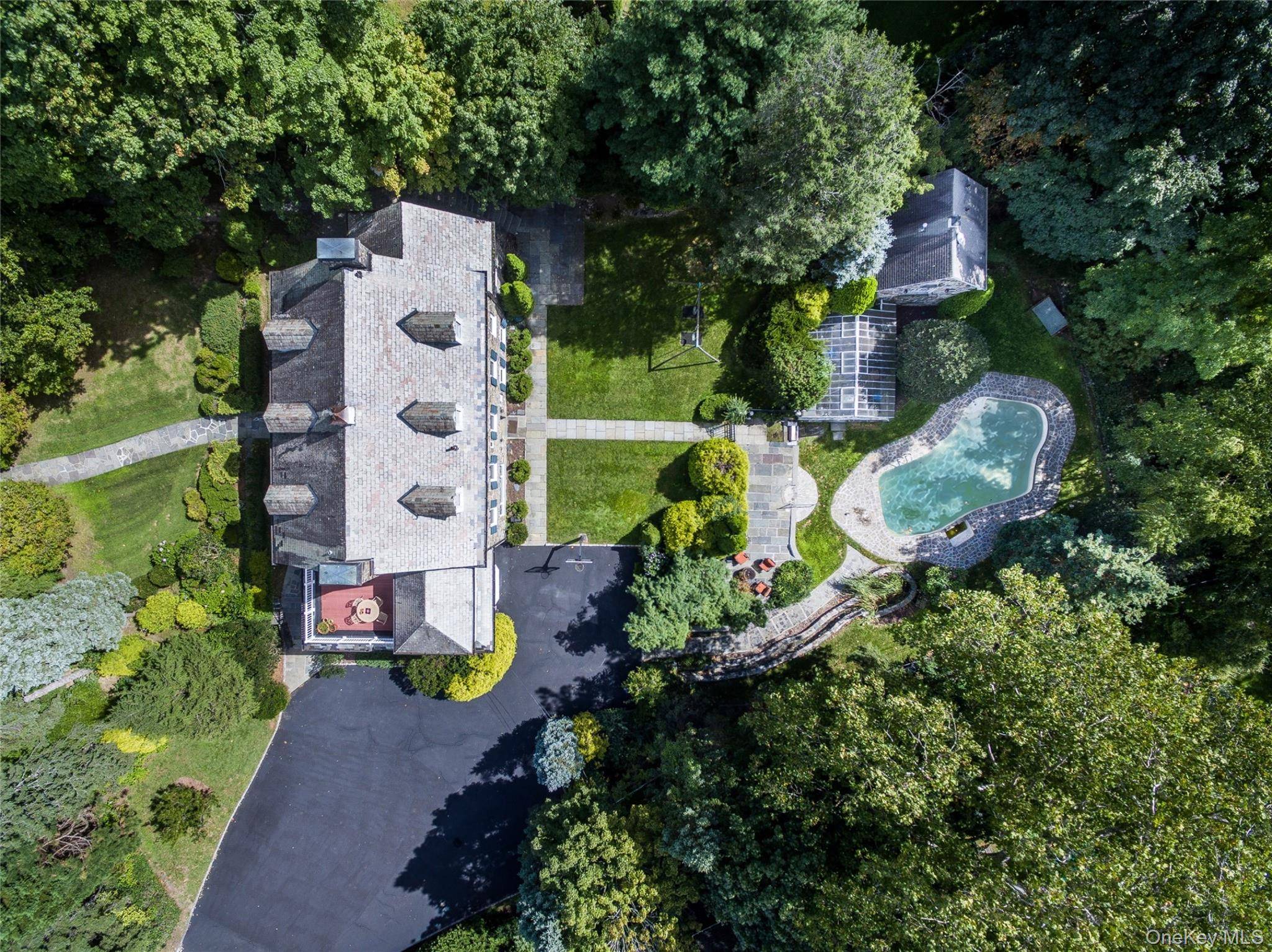 209 Beechmont DR, New Rochelle, NY 10804