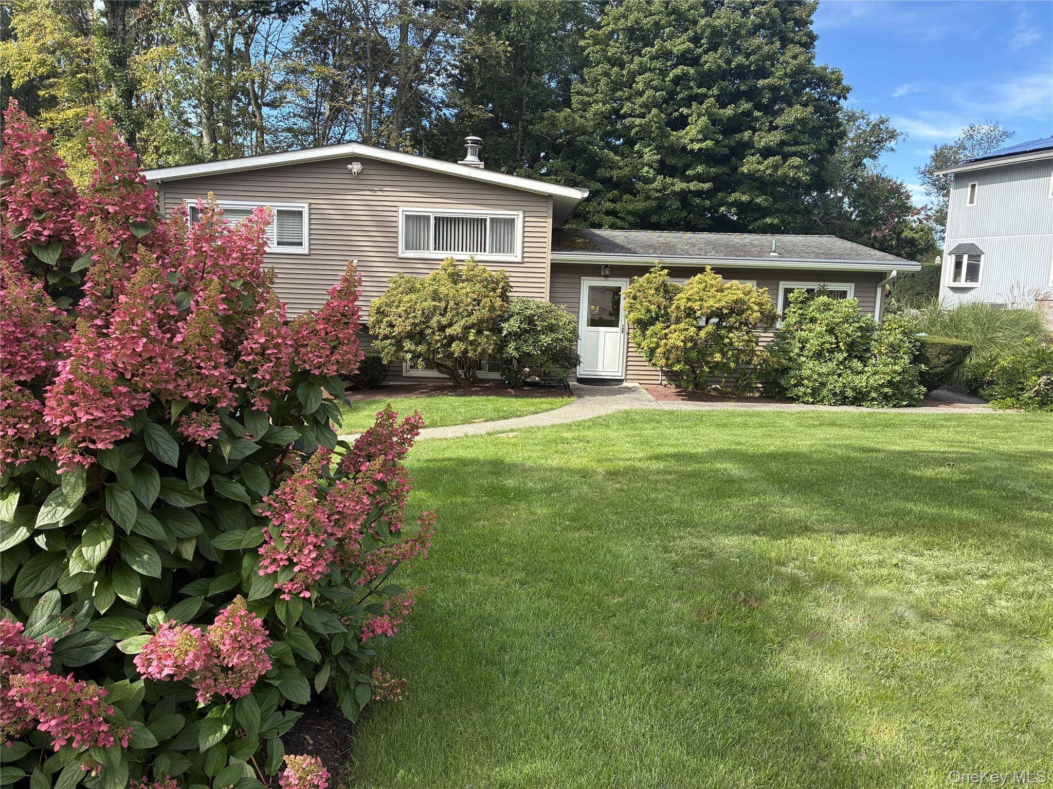 25 Fawn Ridge DR, Cortlandt Manor, NY 10567