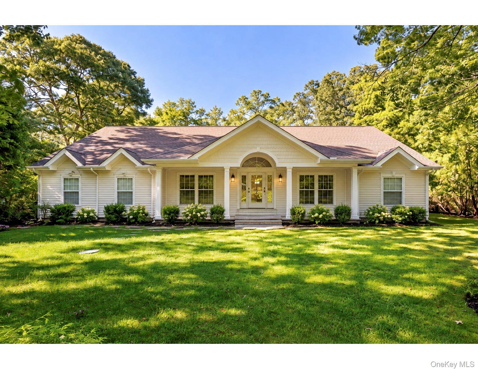 16 Willowood CT, Westhampton, NY 11977