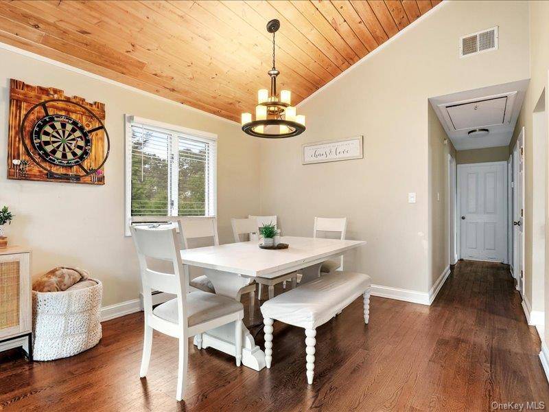 75 Lexington RD, Shirley, NY 11967