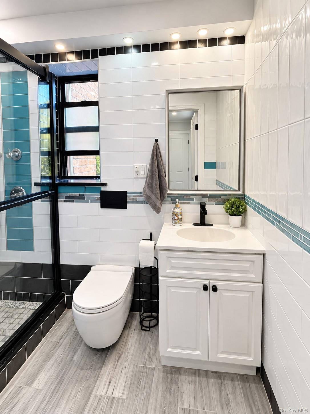 7252 Metropolitan AVE #2B, Middle Village, NY 11379