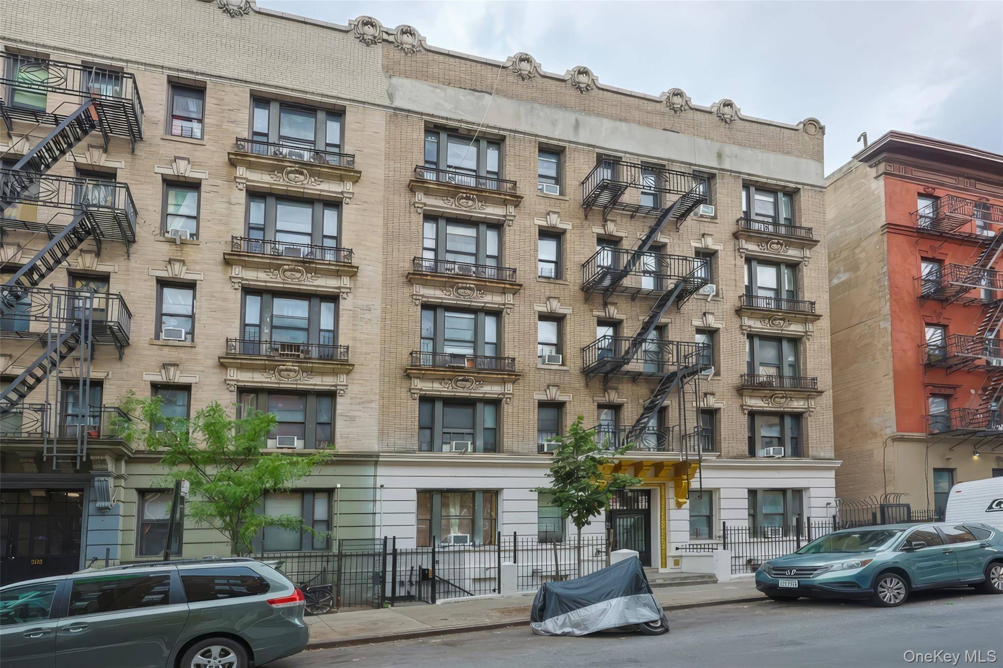 512 W 180th ST, New York (manhattan), NY 10033