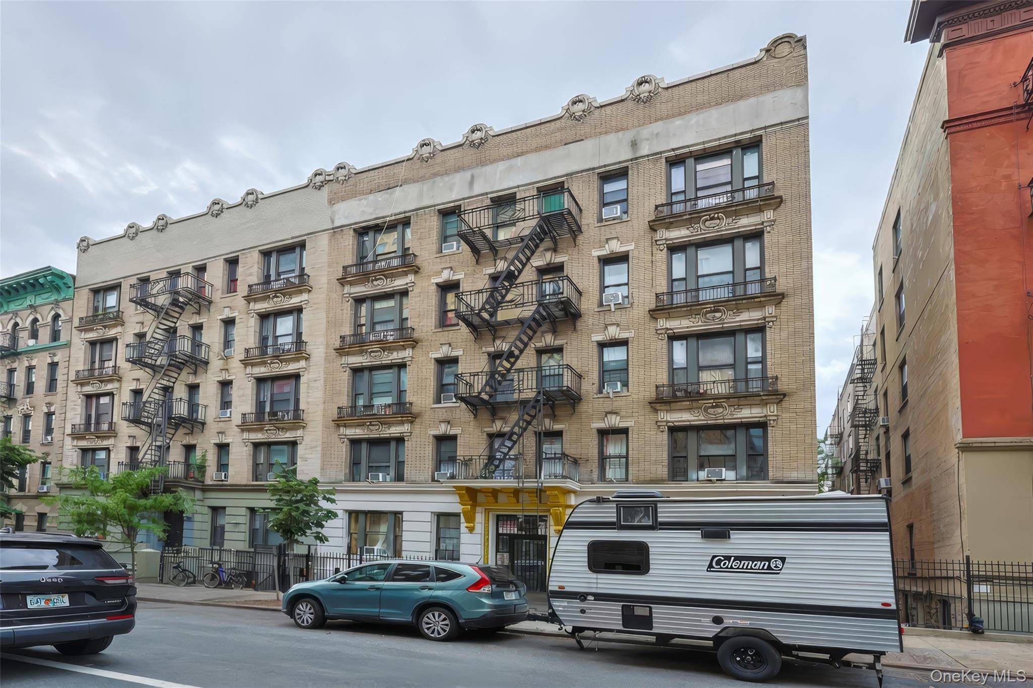 512 W 180th ST, New York (manhattan), NY 10033