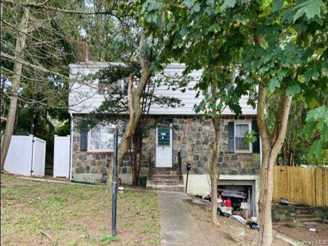 34 St Eleanoras LN, Yonkers, NY 10707