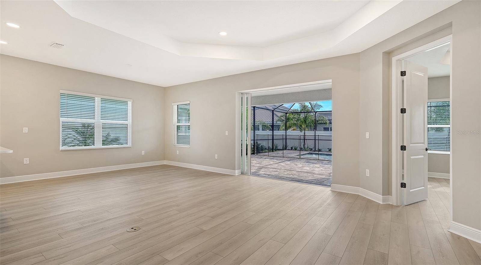 8201 SCARLETBUSH DR, Sarasota, FL 34240