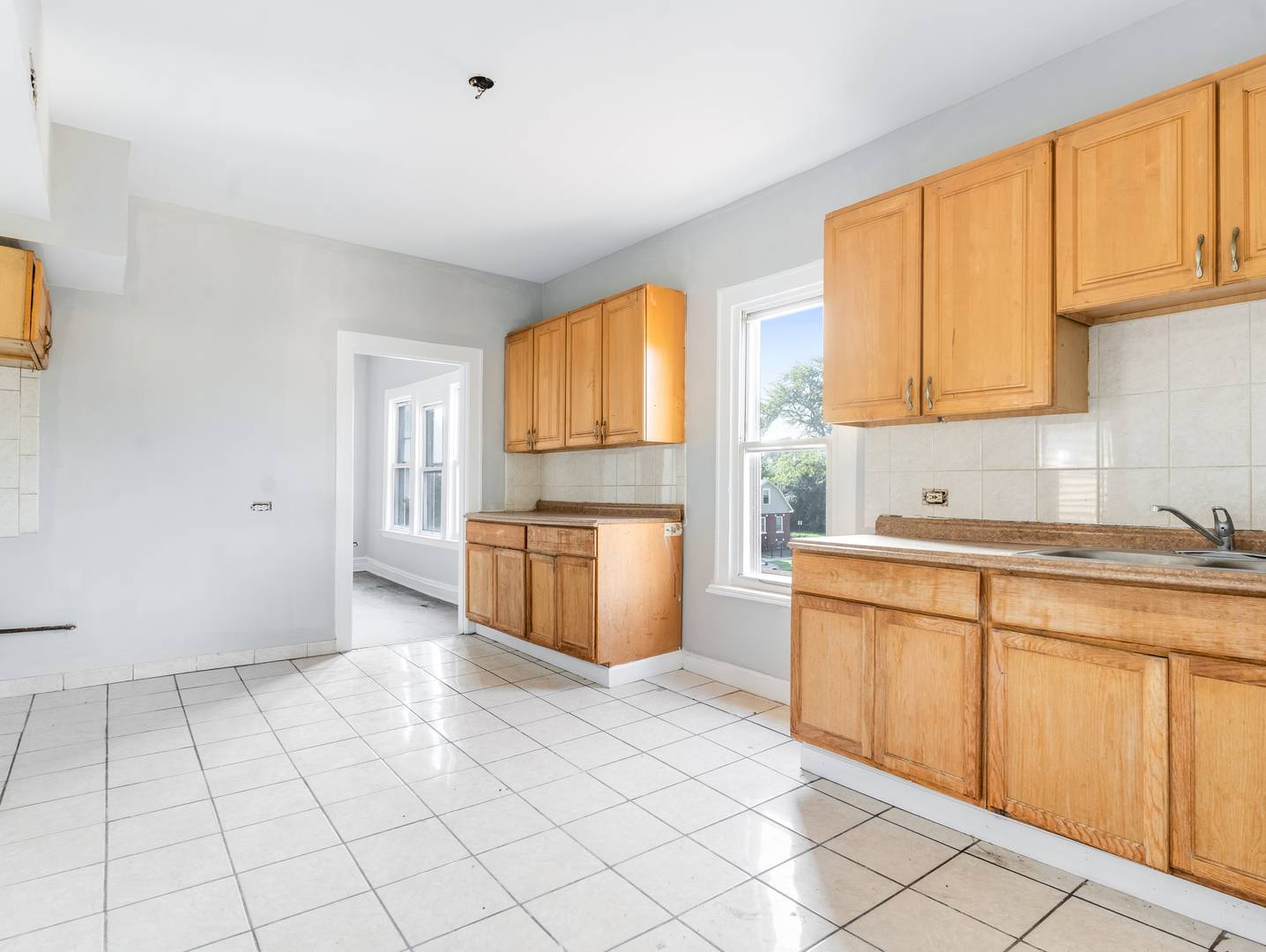 9338 S Marquette AVE, Chicago, IL 60617