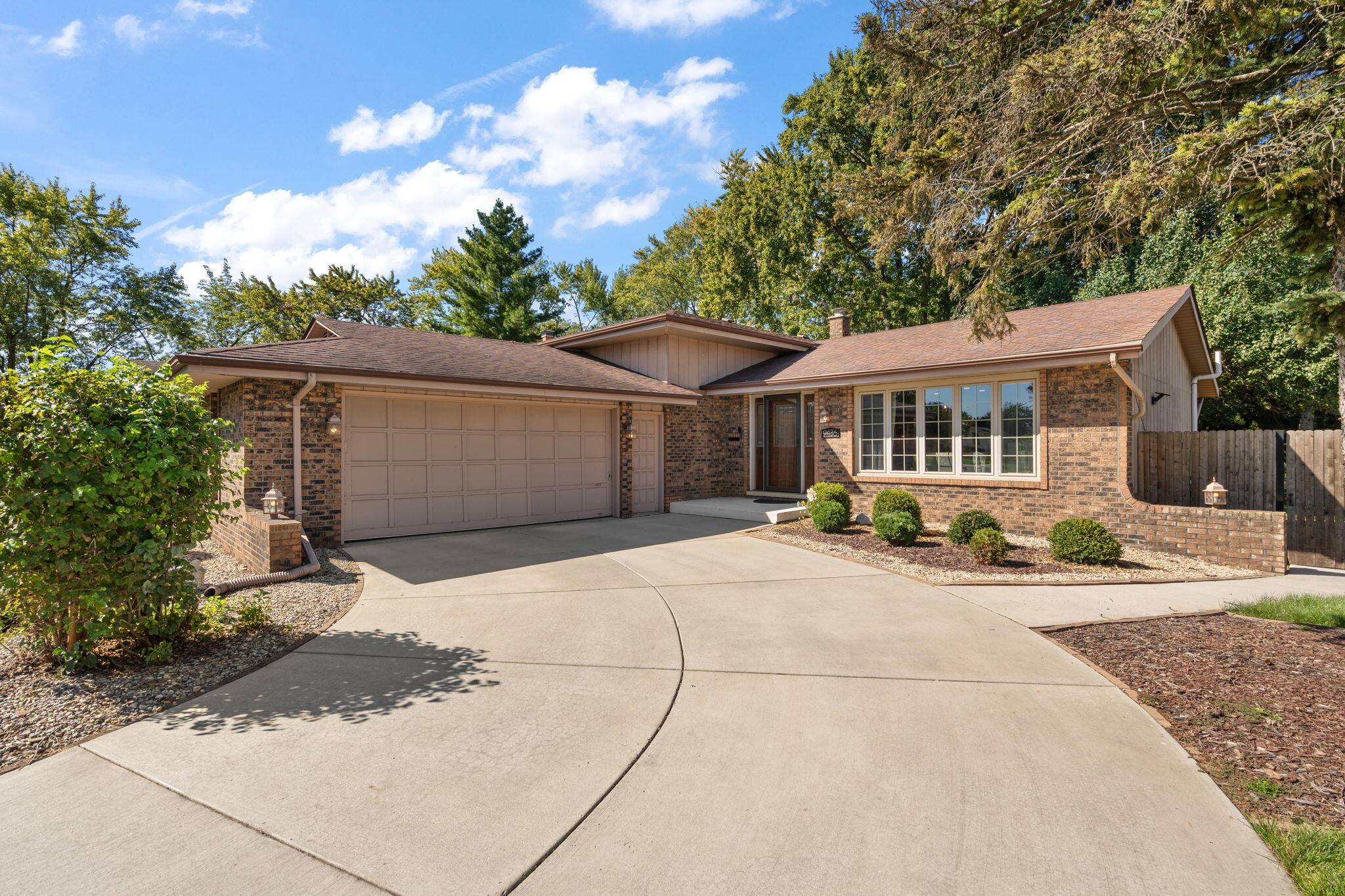 9436 Verbena Drive, Munster, IN 46321