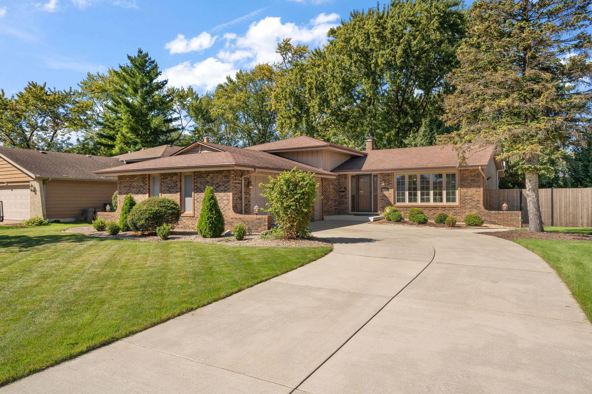 9436 Verbena Drive, Munster, IN 46321