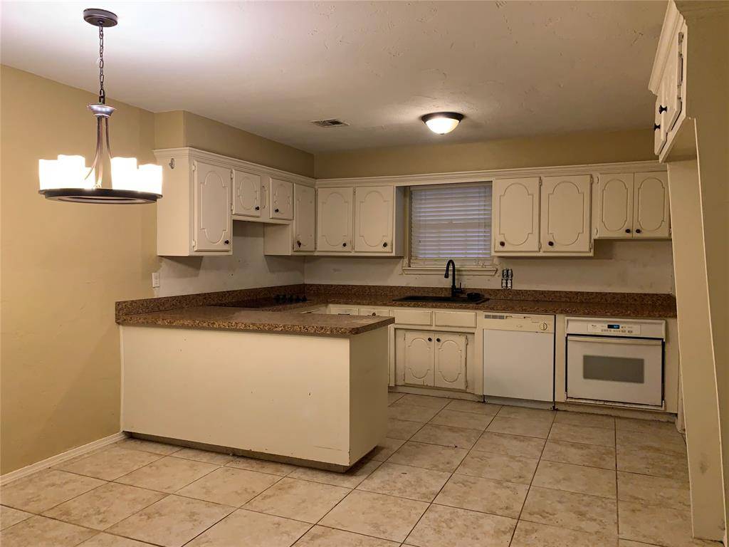 320 S Ranchwood Mannor DR, Oklahoma City, OK 73139