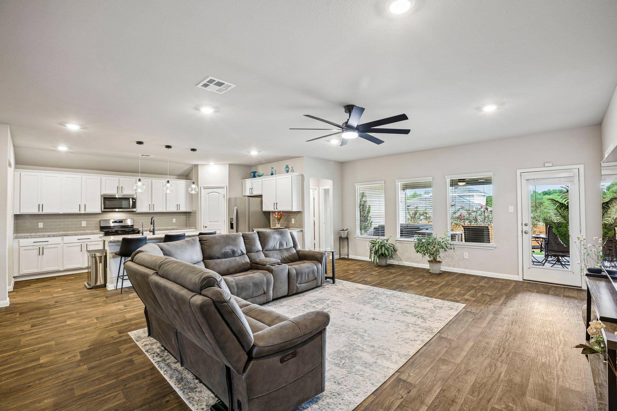 565 Apache Plum DR, Kyle, TX 78640