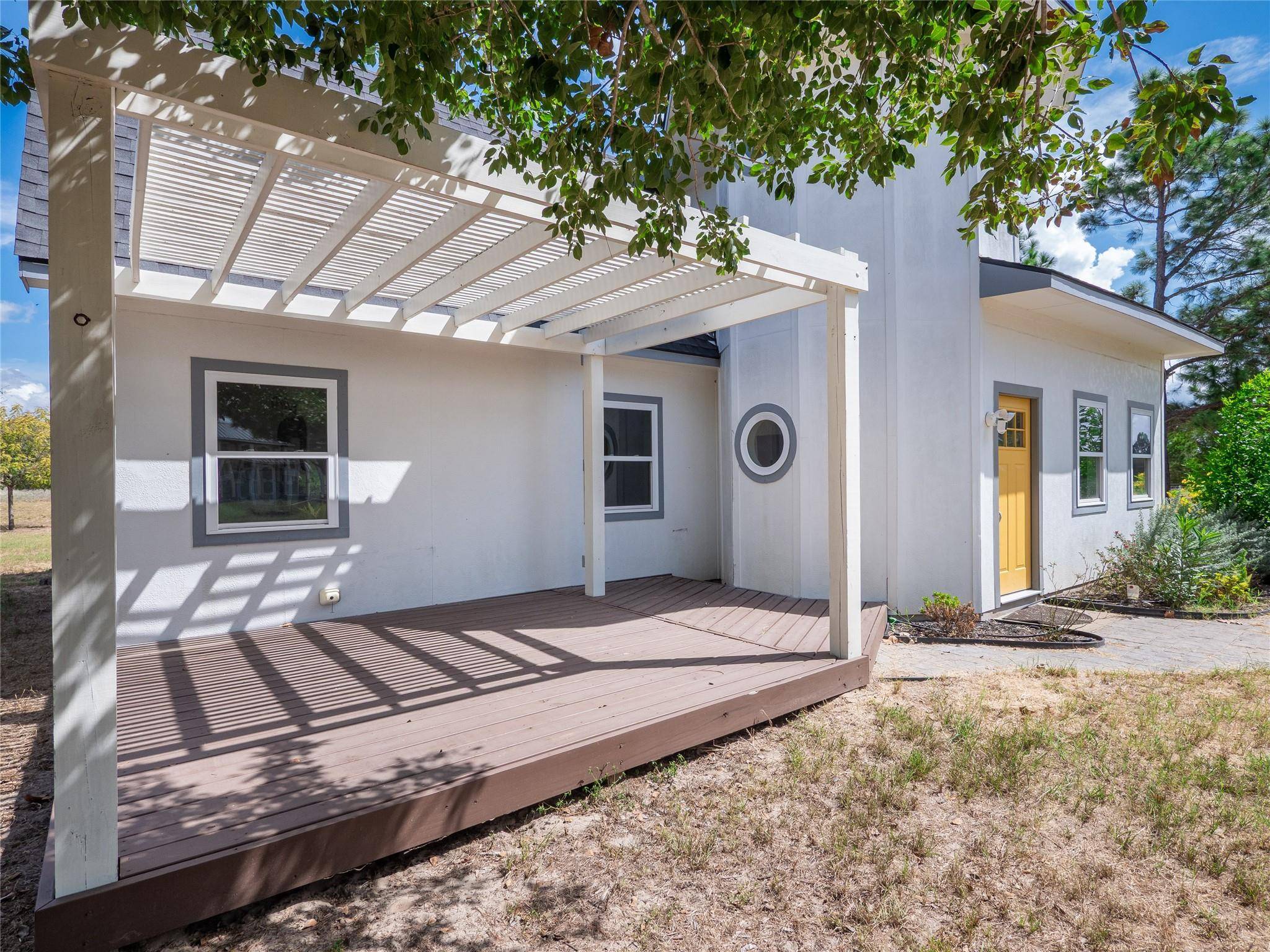 245 Country LN, Mcdade, TX 78650