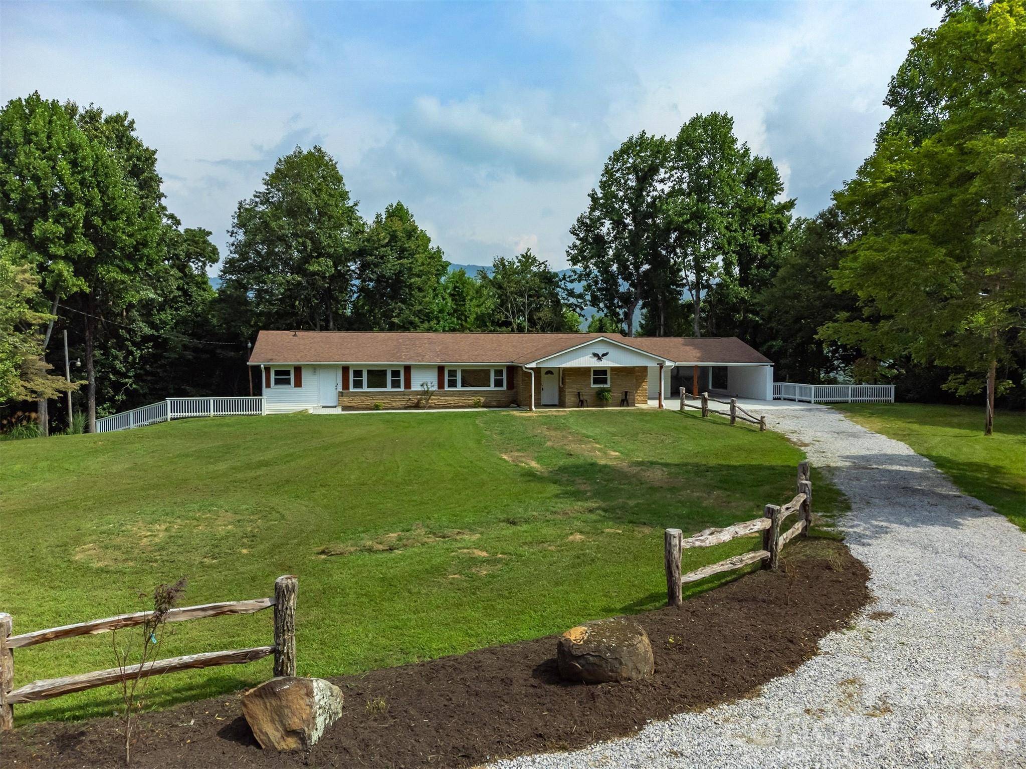 468 Deer Park Lake RD, Spruce Pine, NC 28777