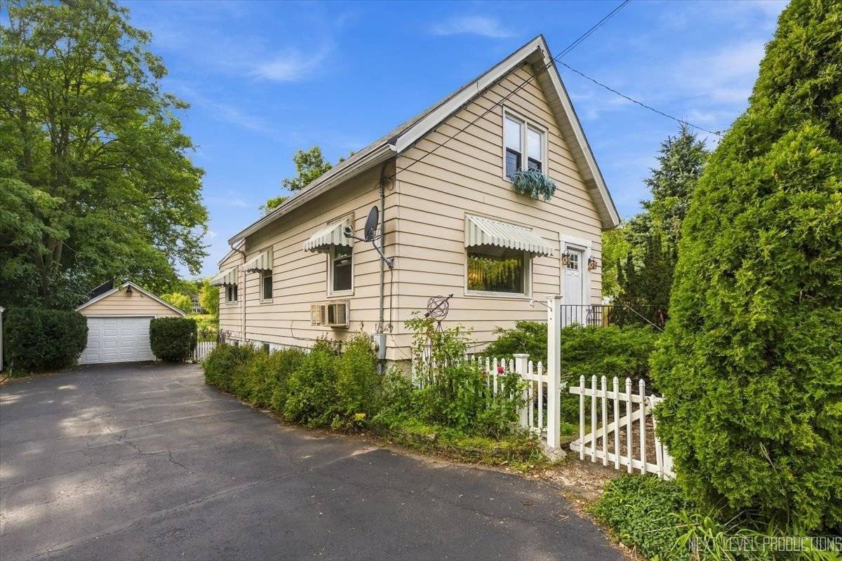 1705 Riverside AVE, St. Charles, IL 60174