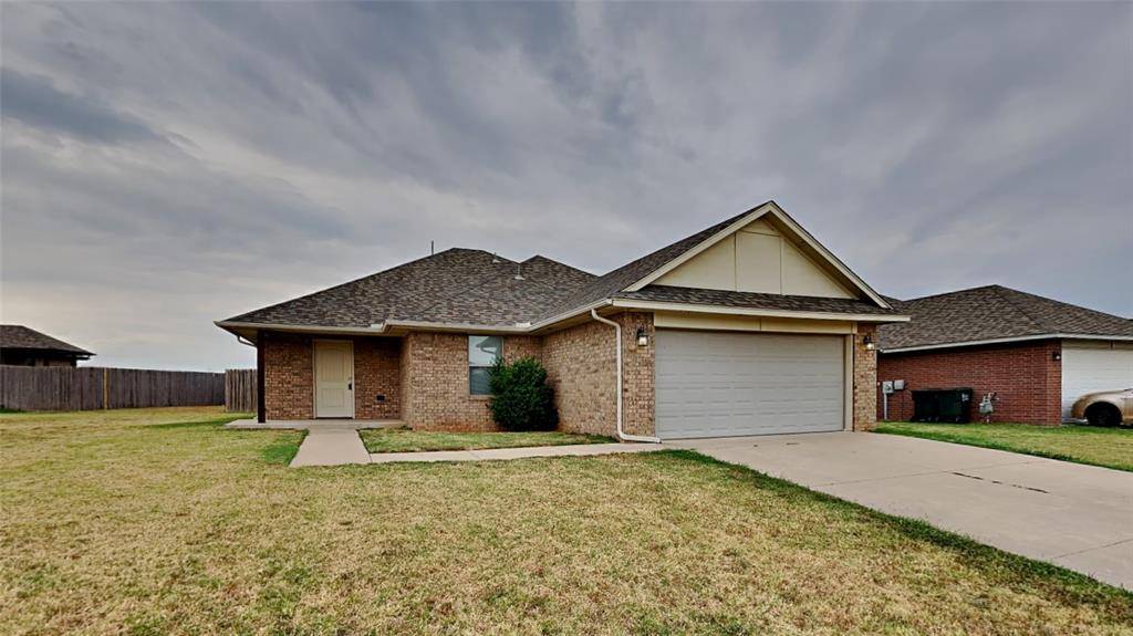 4704 River Mesa DR, Yukon, OK 73099
