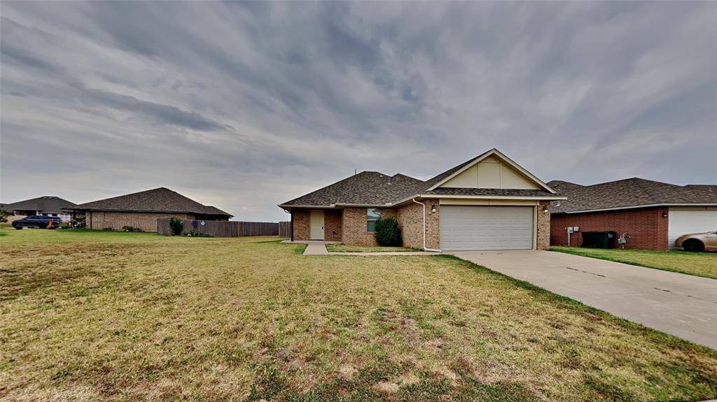 4704 River Mesa DR, Yukon, OK 73099