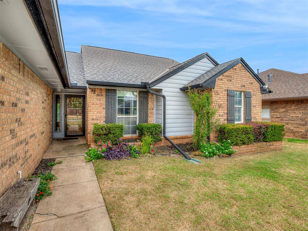 1908 Edgewater LN, Edmond, OK 73013