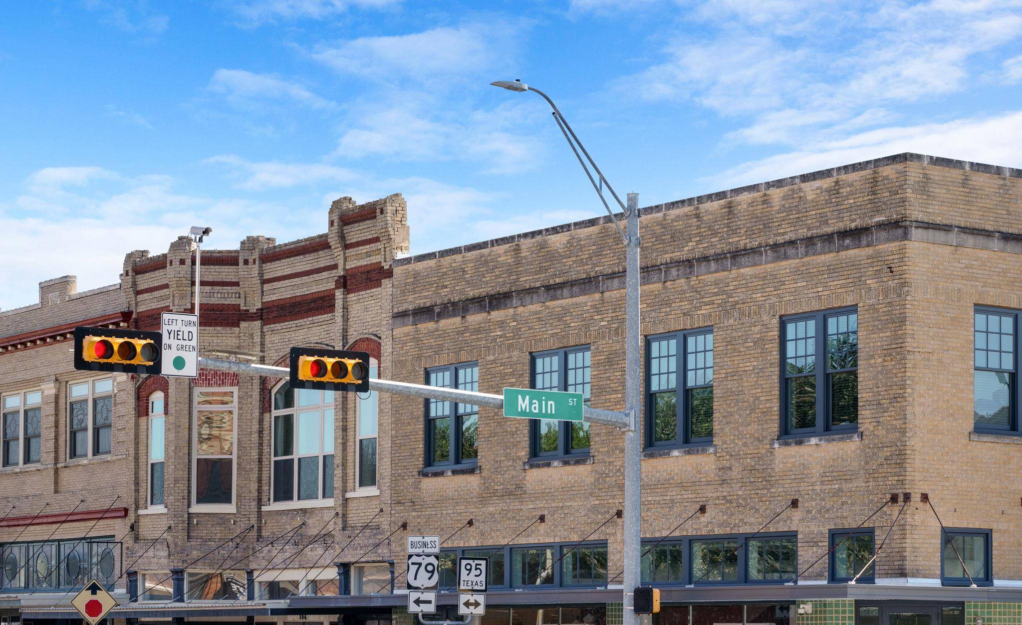 104 E 2nd ST #201, Taylor, TX 76574