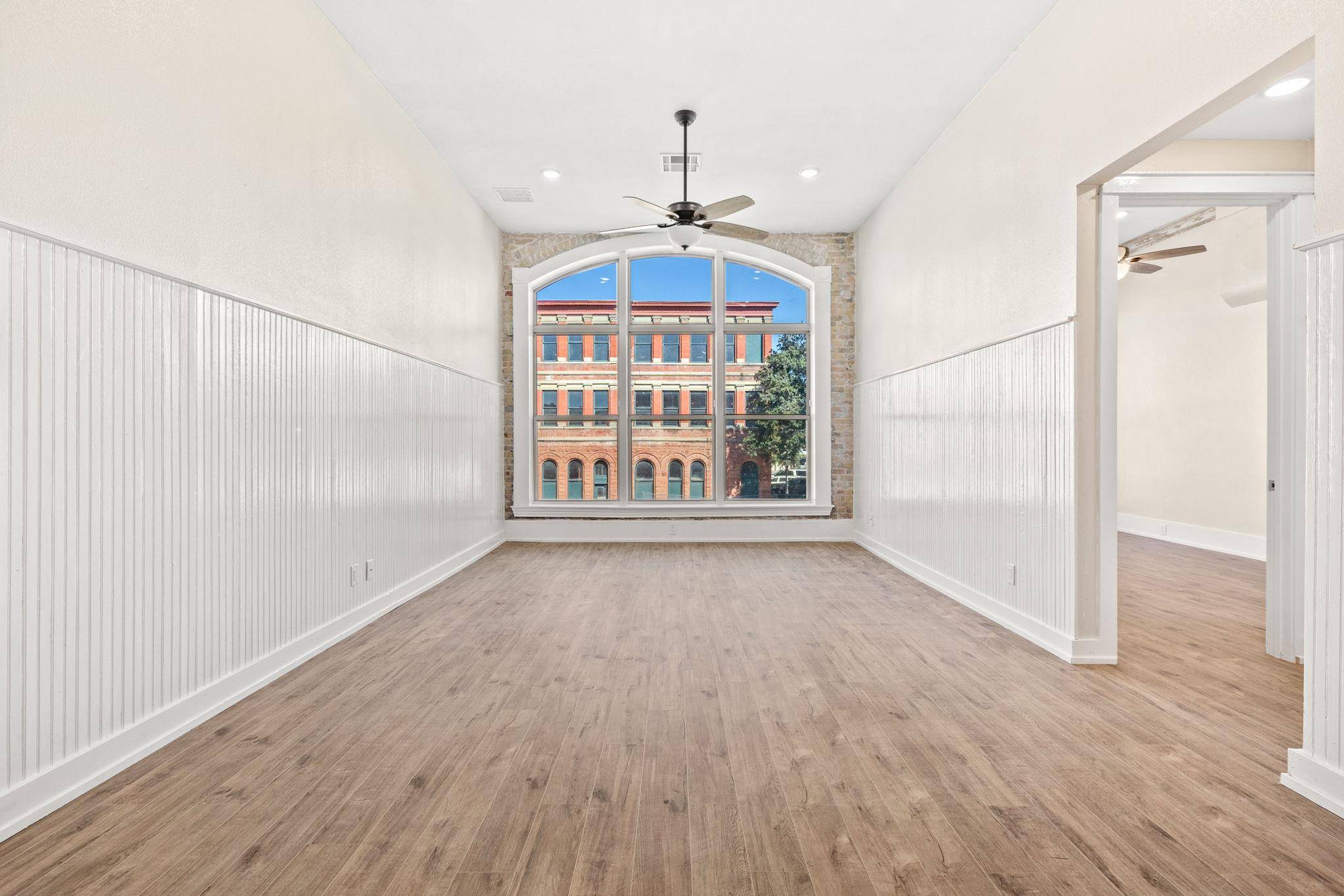 104 E 2nd ST #201, Taylor, TX 76574