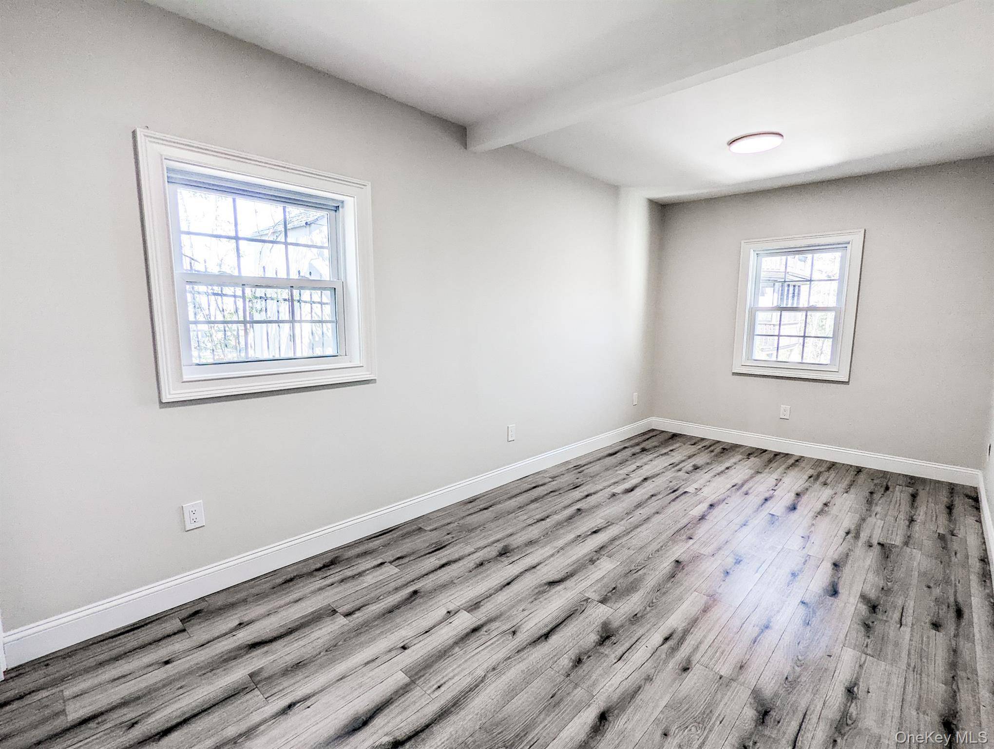 13 Woodland LN, Huntington, NY 11743