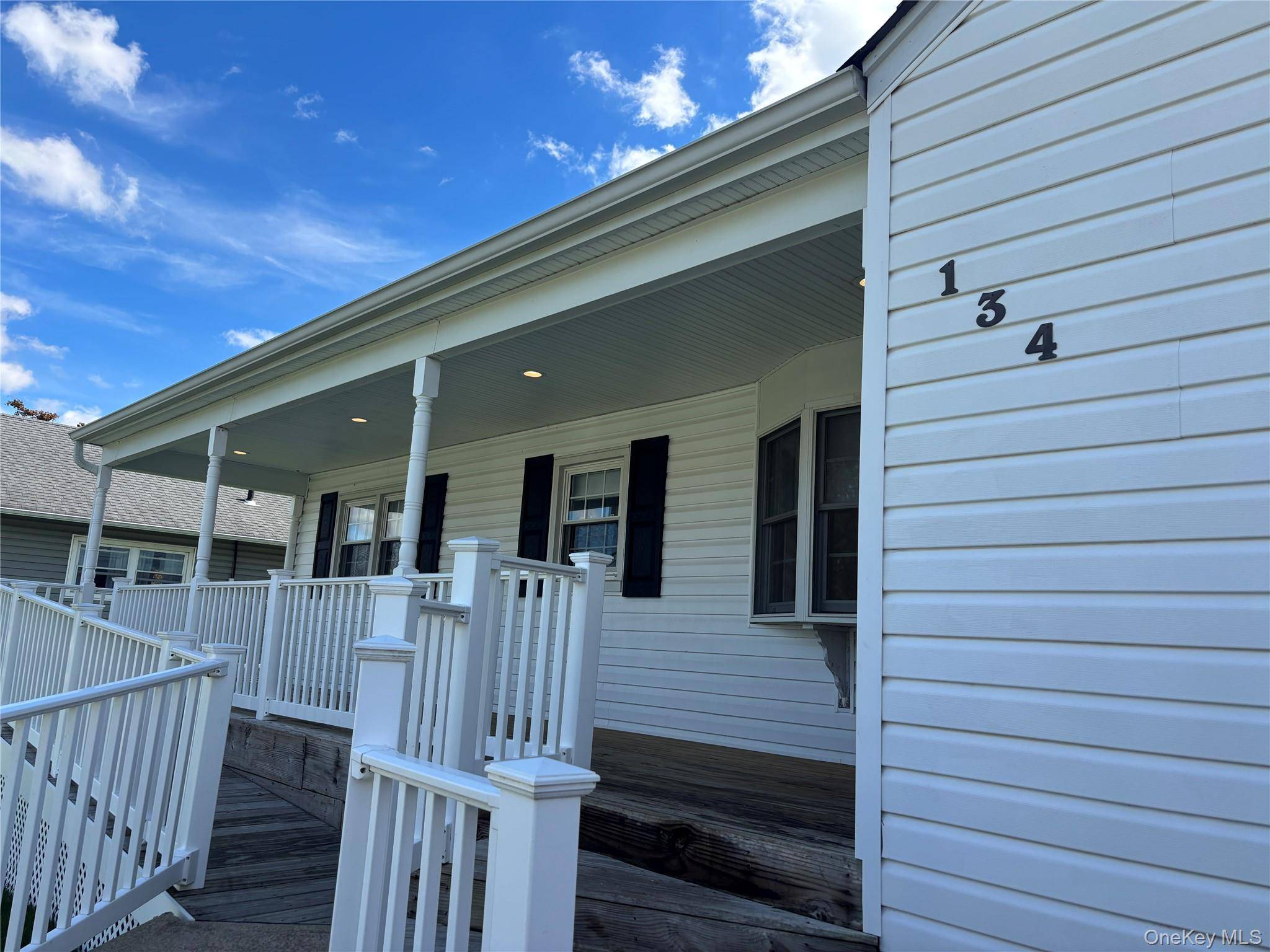 134 Veronica LN, North Babylon, NY 11703