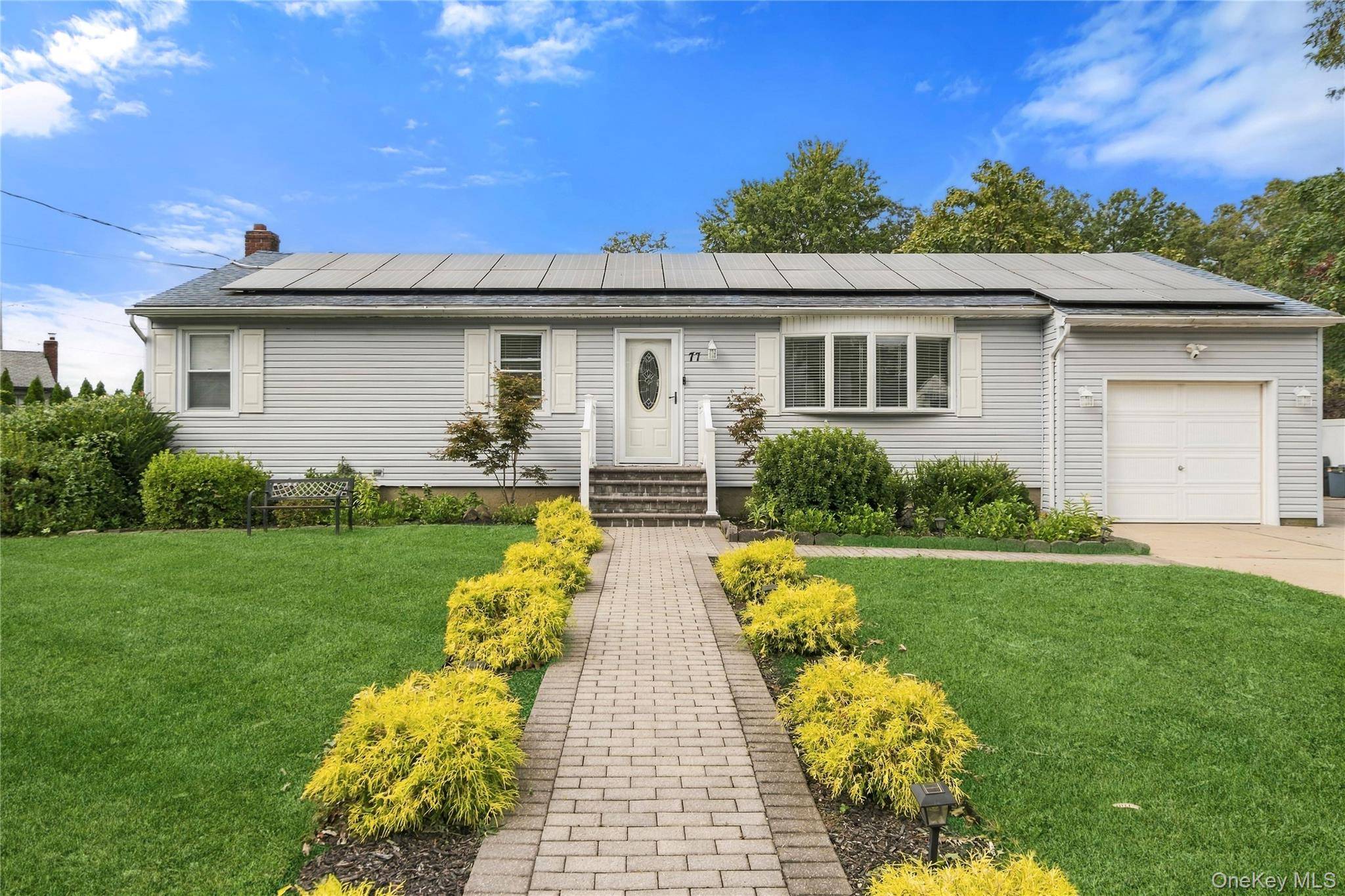 77 Winchester DR, Lindenhurst, NY 11757
