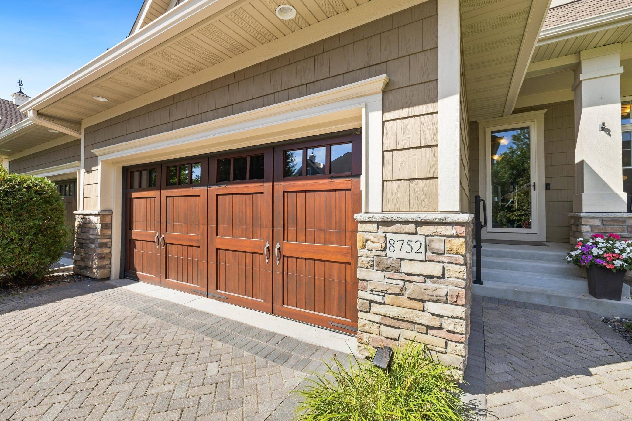 8752 Lake Riley DR, Chanhassen, MN 55317