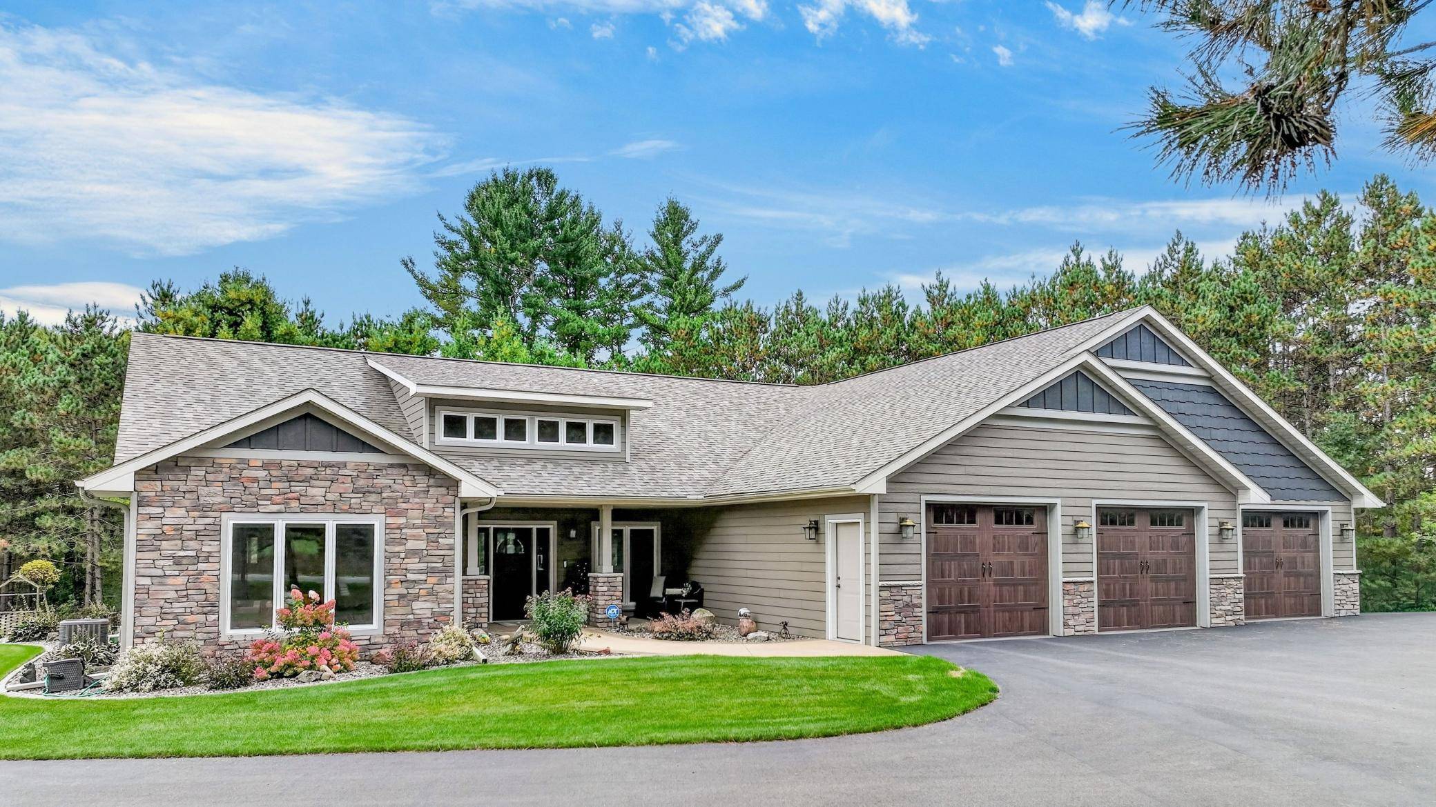 S9165 Lowes Creek RD, Eleva, WI 54738