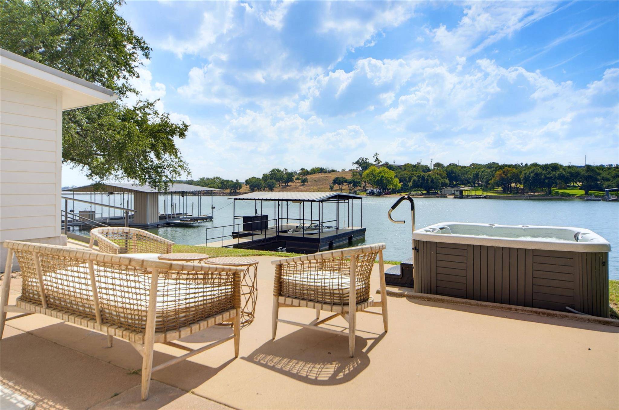 516 Island Lodges DR, Buchanan Dam, TX 78609