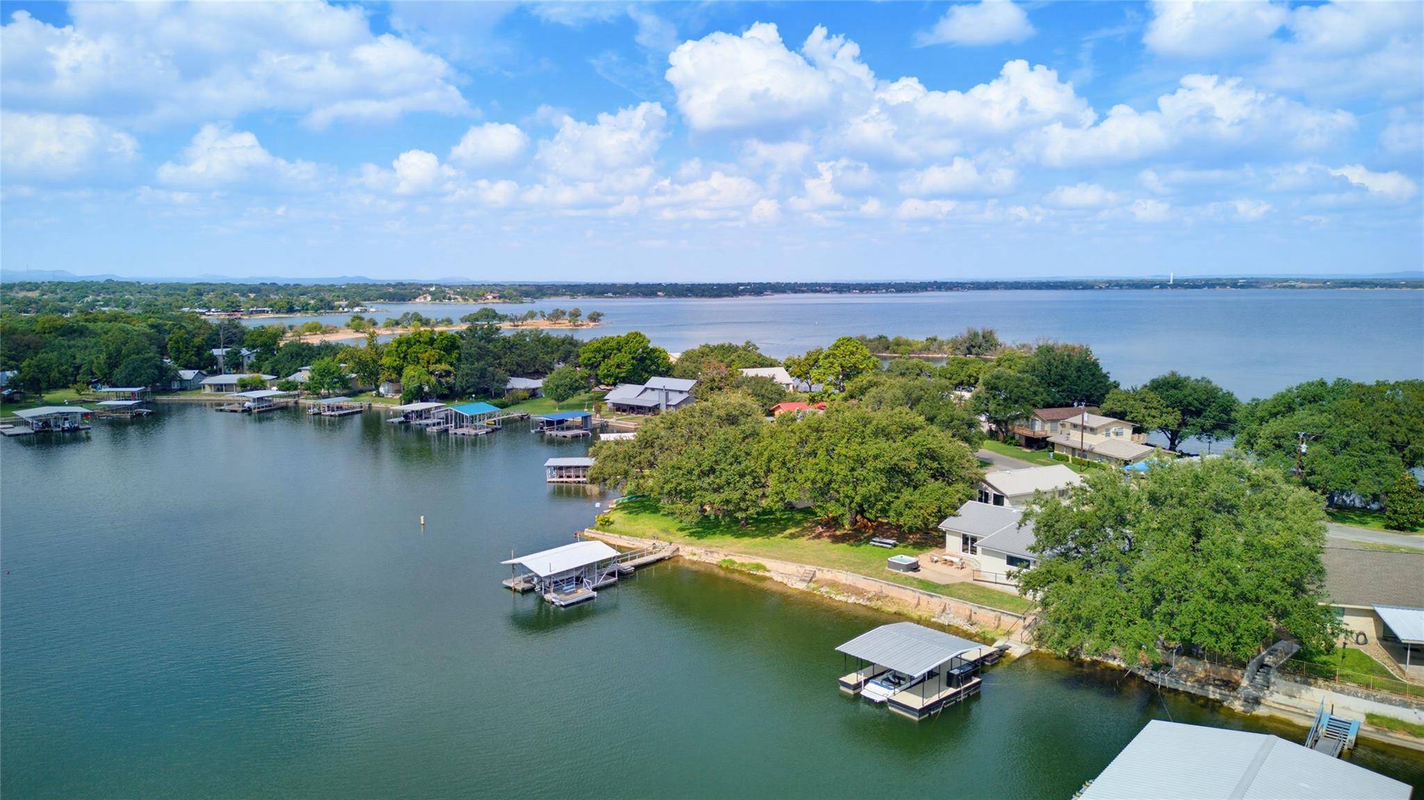 516 Island Lodges DR, Buchanan Dam, TX 78609