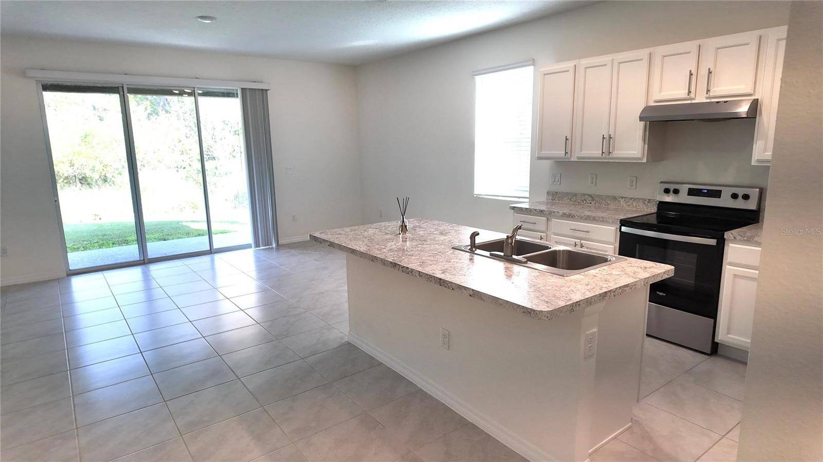 1241 YELLOW FINCH DR, Davenport, FL 33837