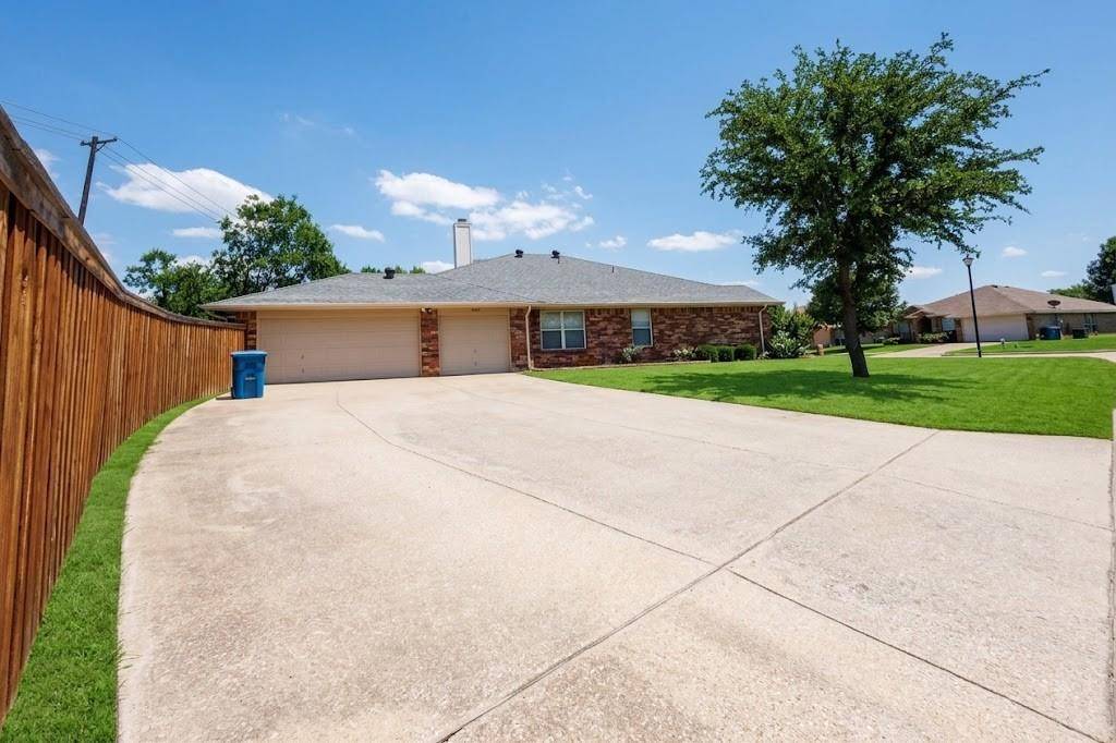 7218 Compass Point Drive, Rowlett, TX 75089