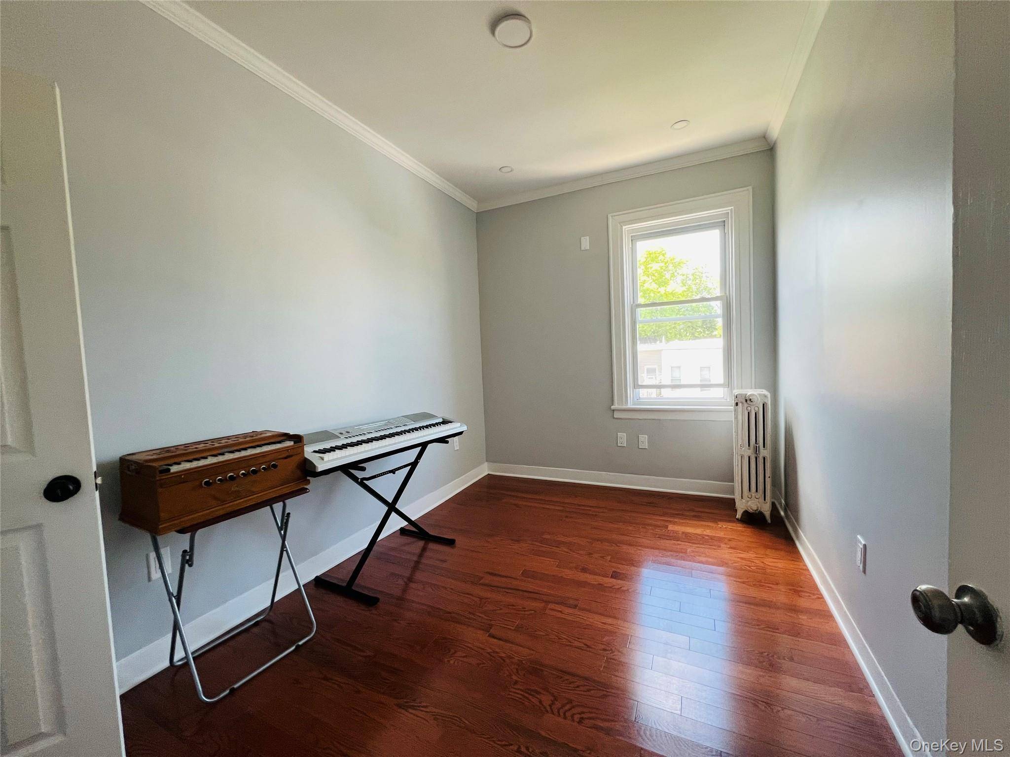 2328 28th ST #2R, Astoria, NY 11105