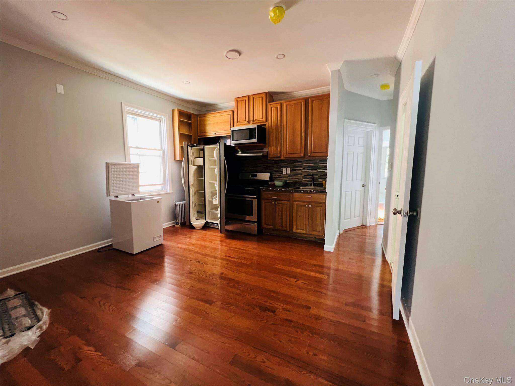 2328 28th ST #2R, Astoria, NY 11105