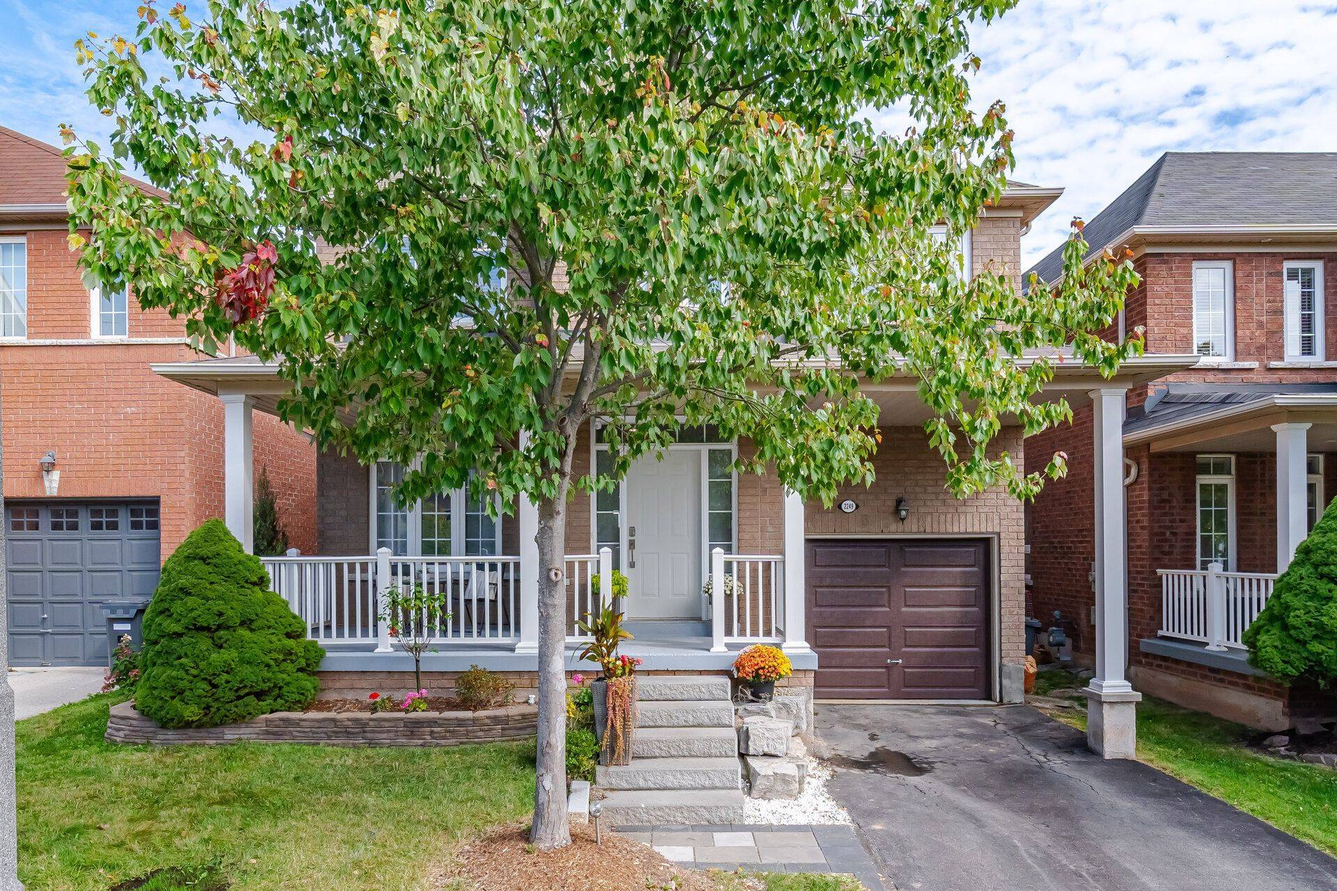 2249 Crestmont DR, Oakville, ON L6M 5J5