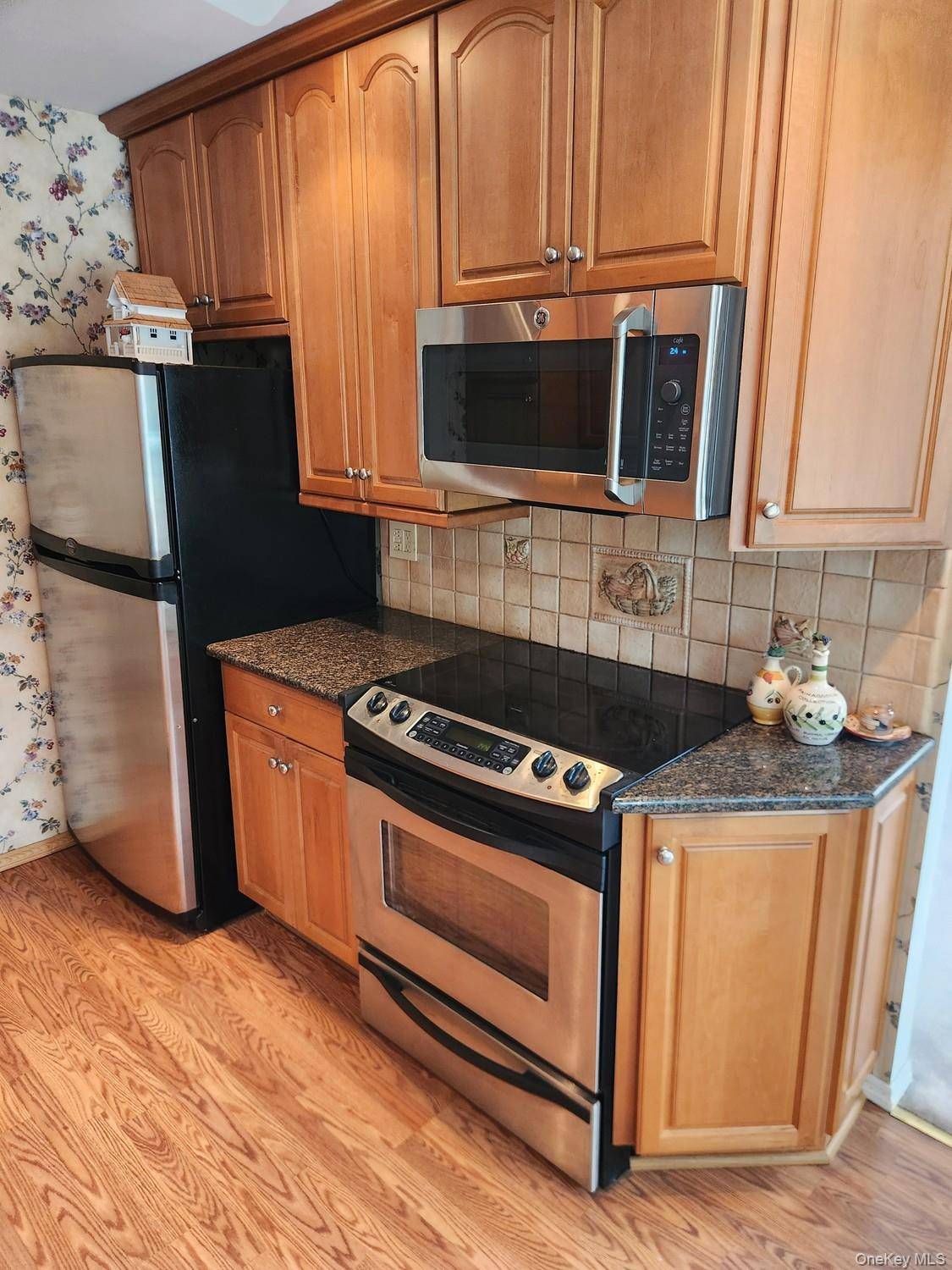 7 Bertlee DR, Huntington, NY 11746