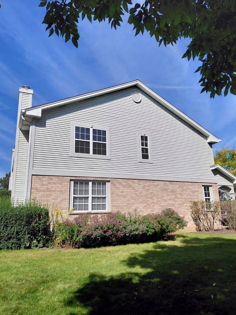 9411 Fountain Point CIR, Darien, IL 60561