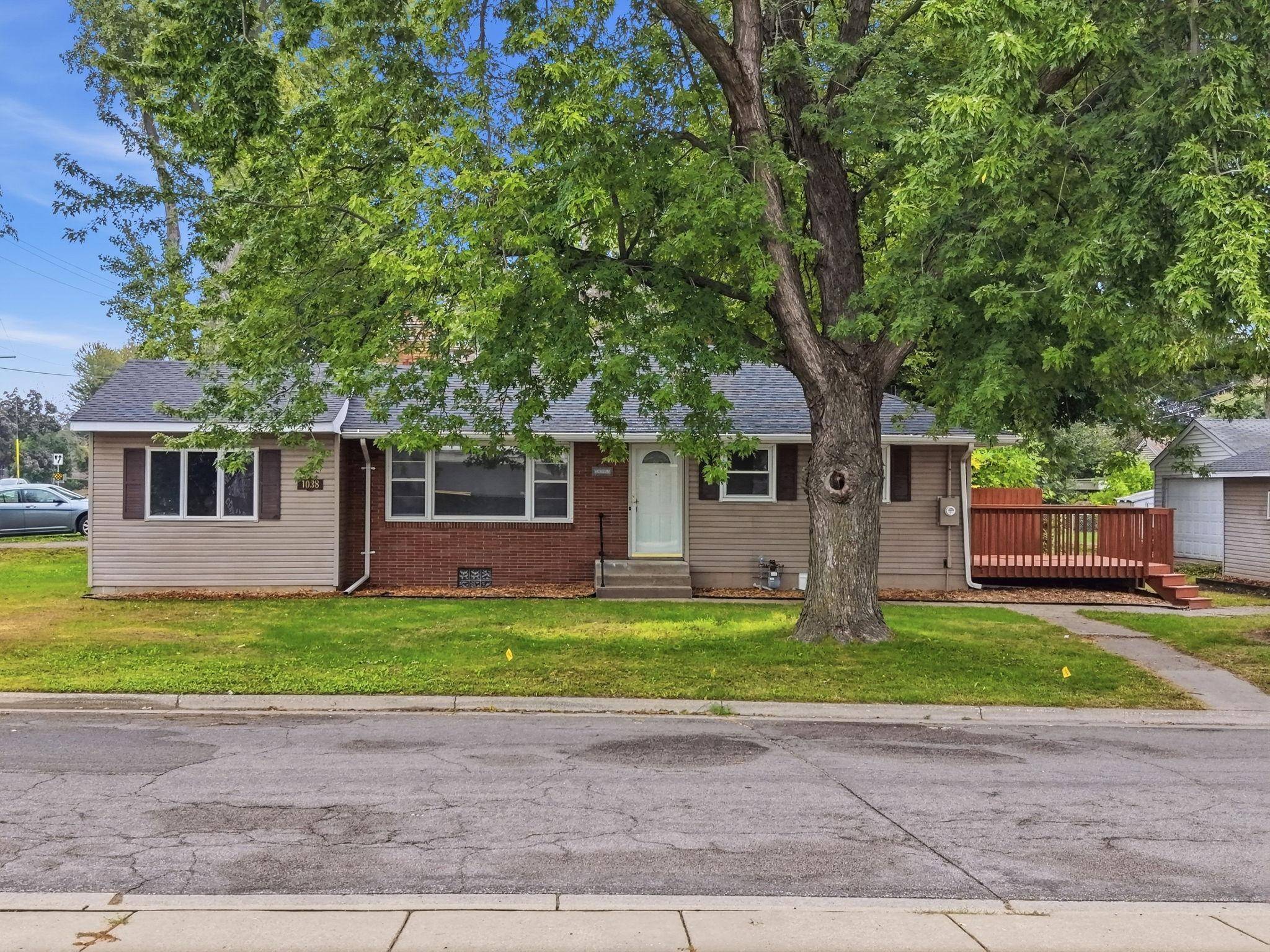 1038 Larpenteur AVE W, Saint Paul, MN 55113