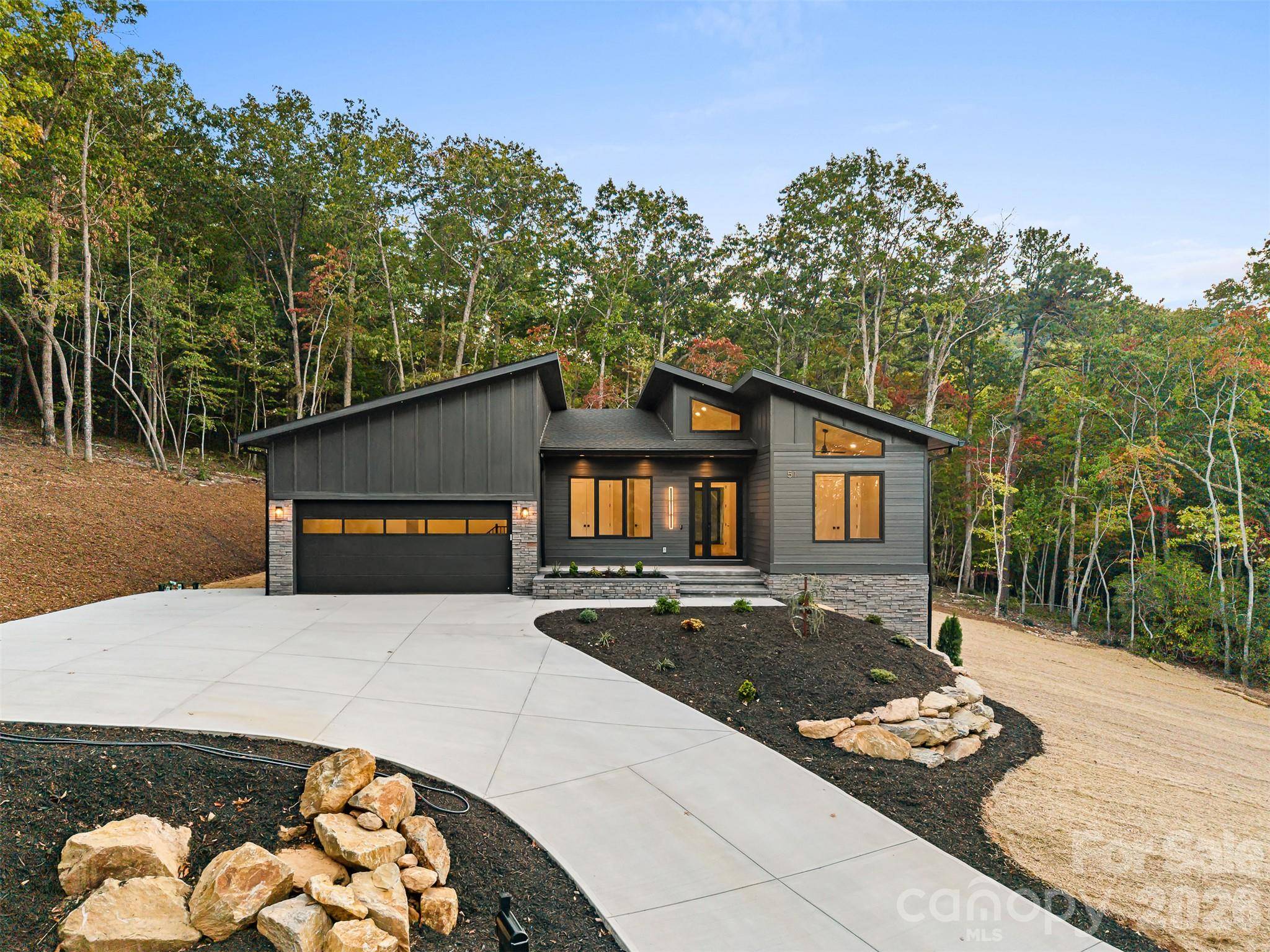 51 Balsamwood RD, Leicester, NC 28748