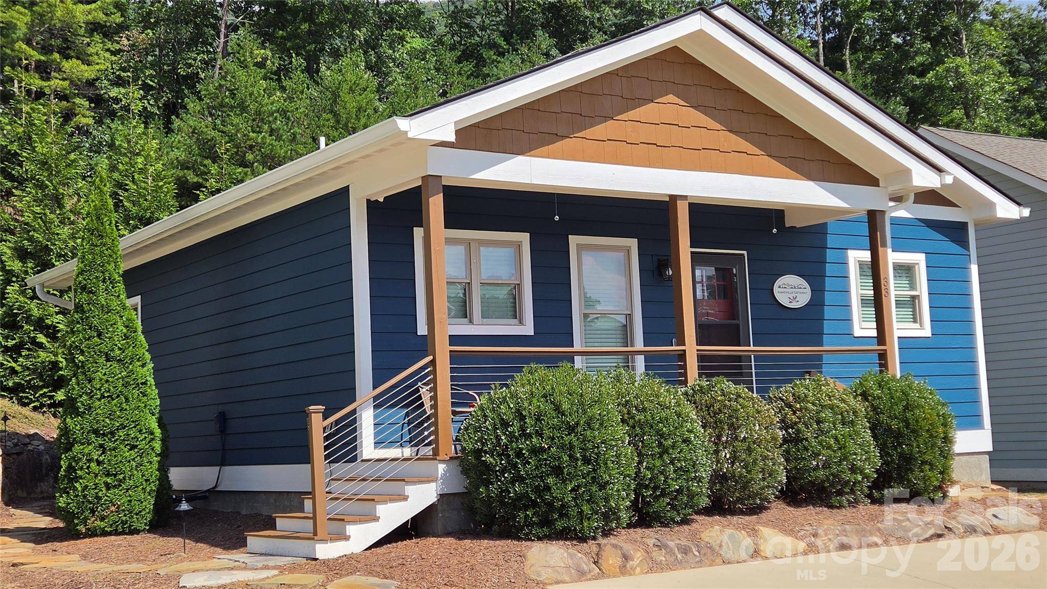 33 Westside Village RD, Fairview, NC 28730