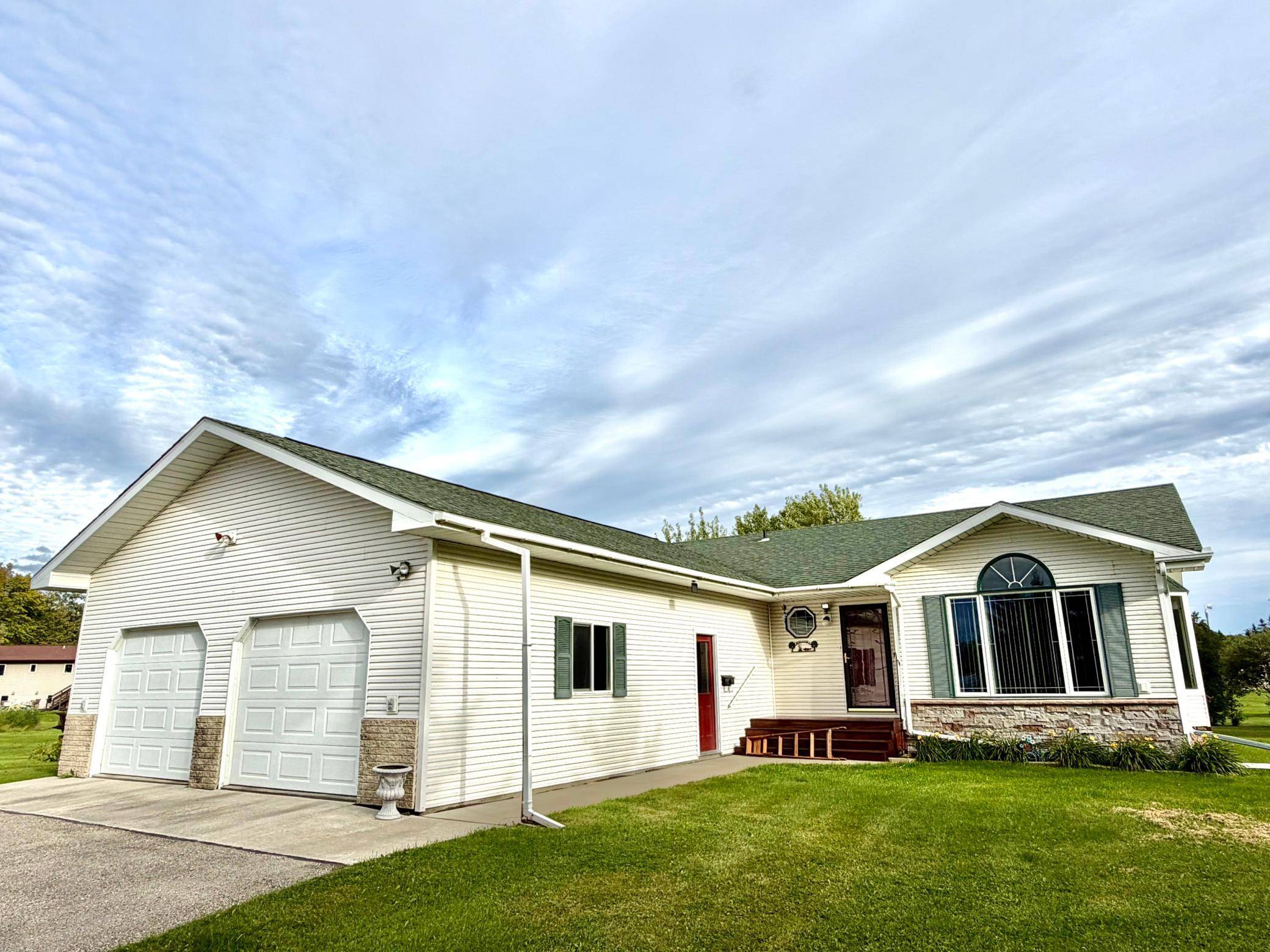 220 4th AVE SW, Baudette, MN 56623