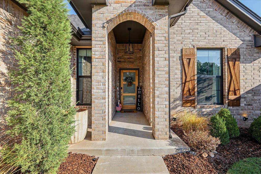 709 E Barajas TER, Mustang, OK 73064