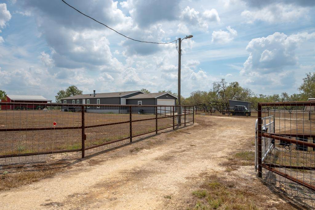 1610 Silver Mine RD, Dale, TX 78616