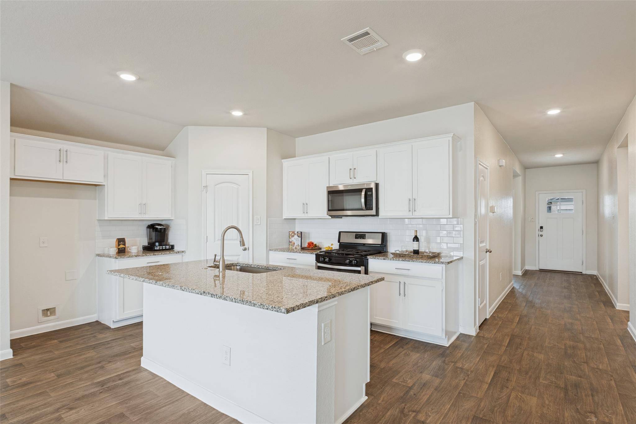 104 Pronghorn CIR, San Marcos, TX 78666