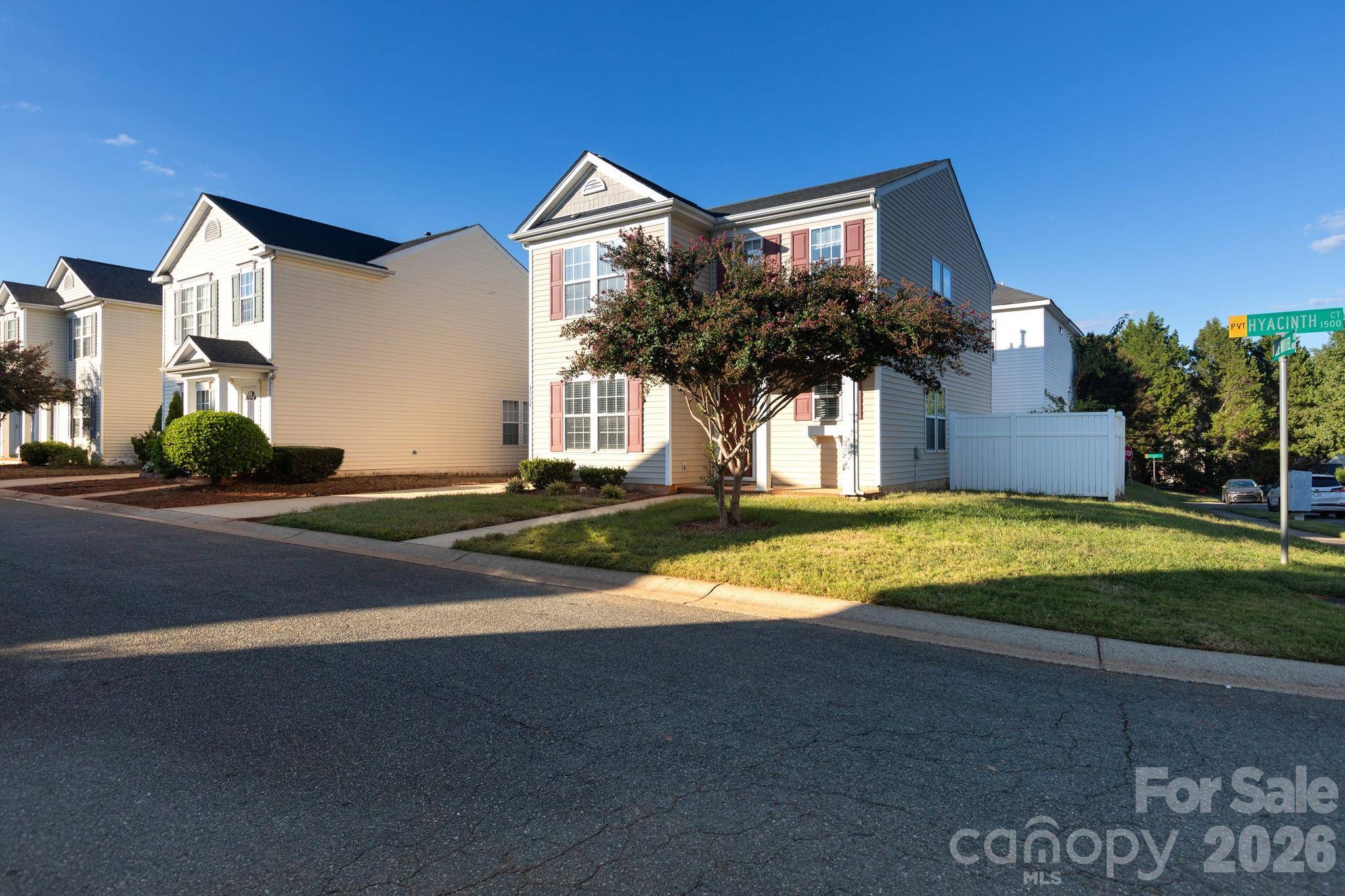 1521 Hyacinth CT, Charlotte, NC 28215
