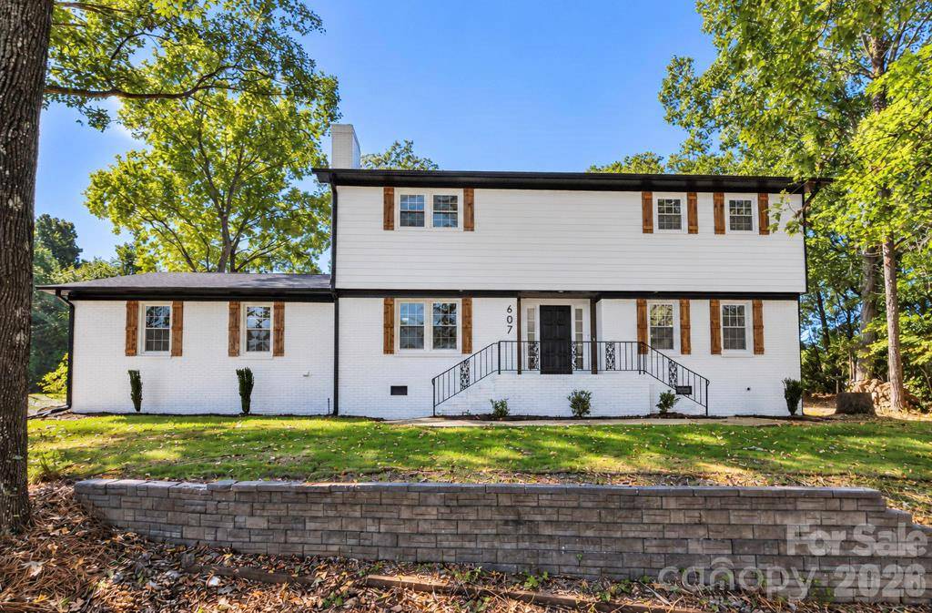 607 Willow LN, Harrisburg, NC 28075