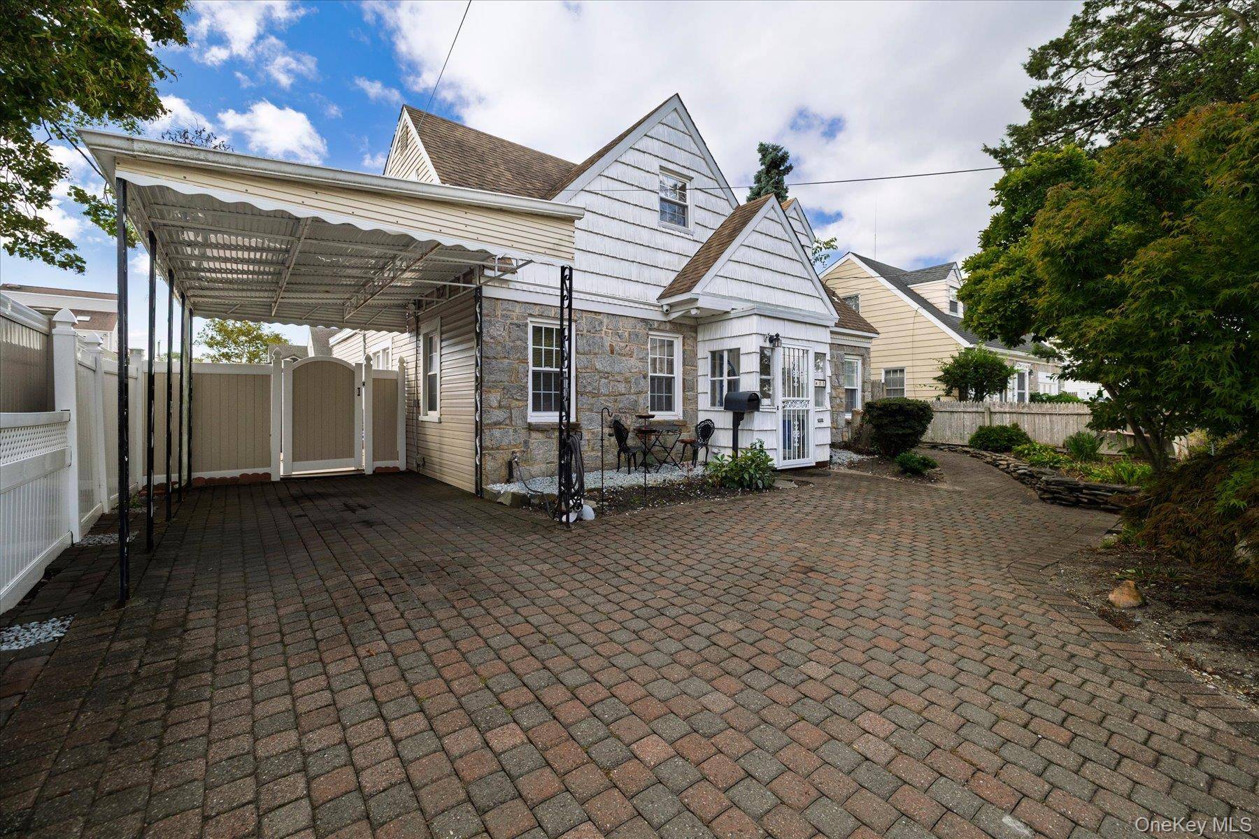 11 W 2nd ST, Freeport, NY 11520