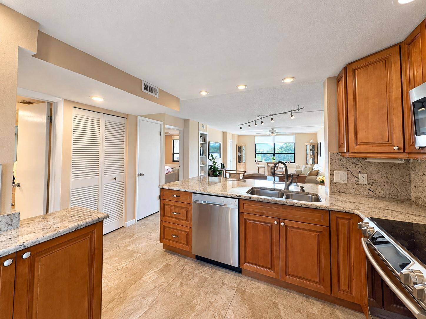 2620 COVE CAY DR #306, Clearwater, FL 33760